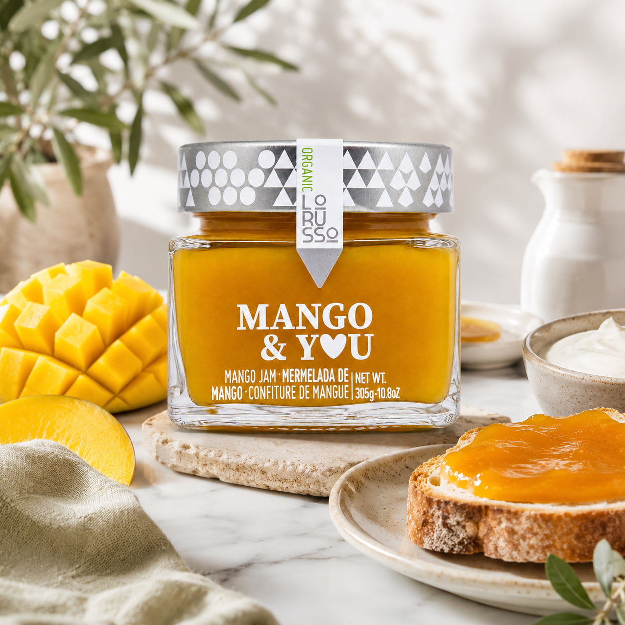 Gem extra ecologic de mango LoRUSSo servit cu iaurt, mango și ingrediente gourmet